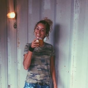 Meet your Posher, Mia